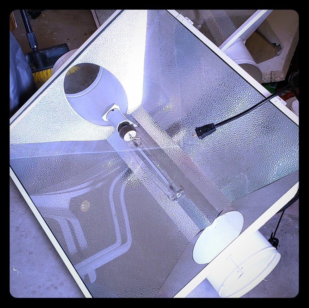 8in Grow light with Ballest and H.P.S Light Bulb